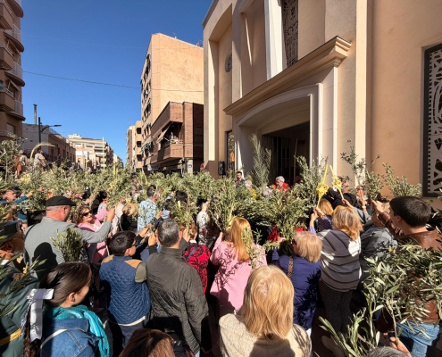 La procesión de Palmas recorre las calles de Águilas