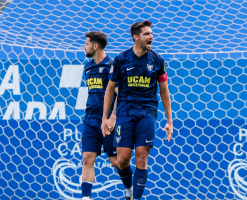 La acción del capitán Javi Ramírez durante el partido