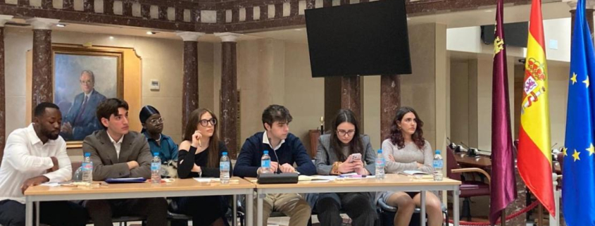 Debate, Asamblea, periodismo