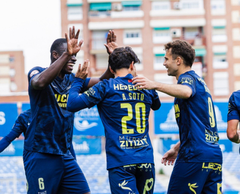 El UCAM Murcia CF remonta con gran remontada al imponerse a la UD Melilla (3-2)