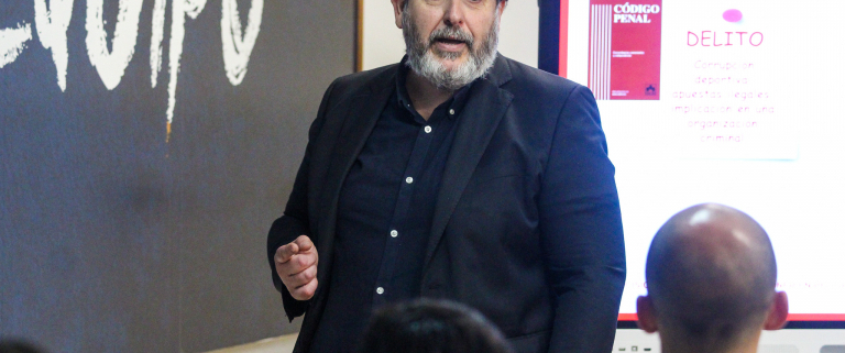 Charla de integridad en la sala de prensa del estadio Heredia 21 La Condomina
