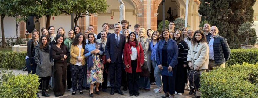 Participantes del Programa Intensivo Semipresencial (BIP), durante la recepción organizada en la UCAM.