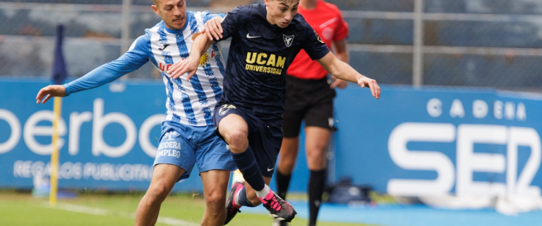 Héctor Fernández durante un partido contra Águilas en La Condomina