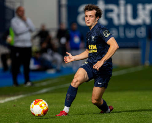 Pontones en el césped del estadio Heredia 21 La Condomina