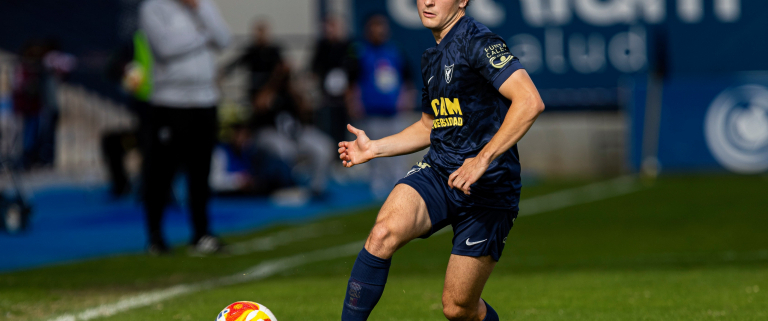 Pontones en el césped del estadio Heredia 21 La Condomina