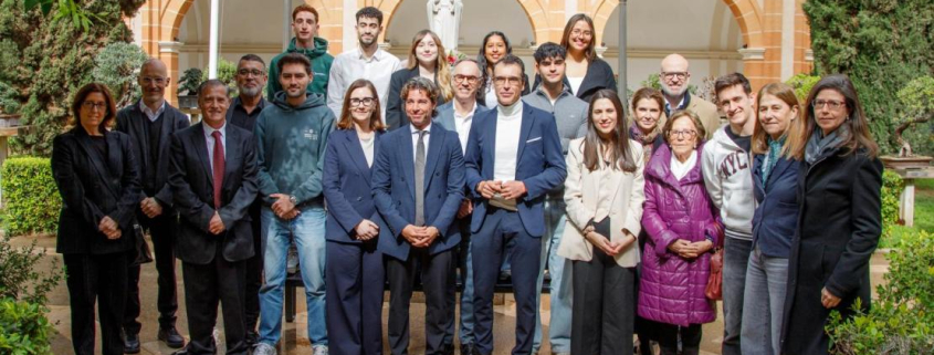 Alumnos de la UCAM seleccionados para esta edición del programa “Generación Talento”, con el director general de la Fundación Princesa de Girona, el director de UCAM HiTech, el director general de Deportes del CARM, el campeón de España de gimnasia rítmica, Eneko Lambea; la especialista en medicina de la actividad física y el deporte, Antonia Lizárraga, así como otros representantes de ambas instituciones y del empresariado regional.
