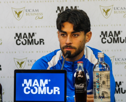Conferencia de prensa del jugador Soto en la sala de prensa del estadio Heredia 21 La Condomina