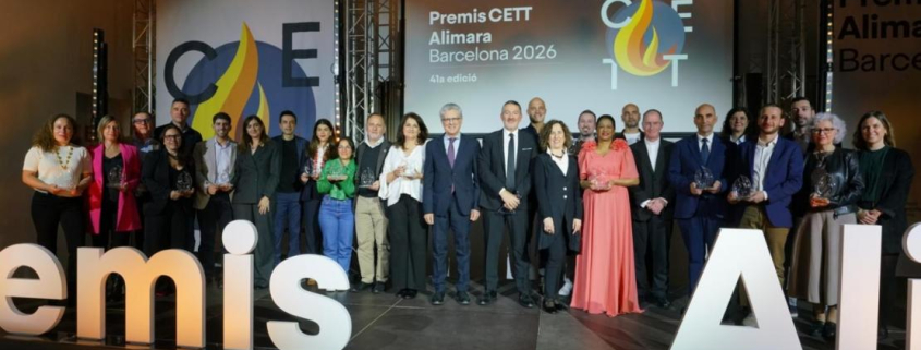Foto de los premiados, entre ellos Ginesa Martínez del Vas, directora de la Cátedra y vicedecana del Grado en Turismo y Gestión de Empresas Turísticas de la UCAM y Miguel Puig-Cabrera, profesor de la Universidad de Sevilla, ambos autores junto a otros profesionales.