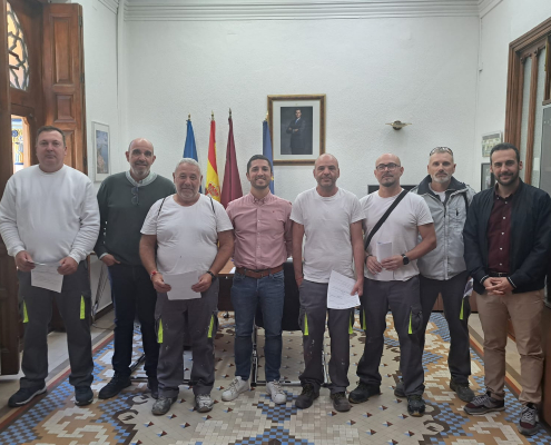 El ayuntamiento impulsa un nuevo programa de integración laboral con la contratación de tres conserjes...