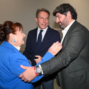 El presidente López Miras y el alcalde de Lorca, Fulgencio Gil, han participado hoy en un encuentro con los beneficiarios del programa “Cercanos” de...