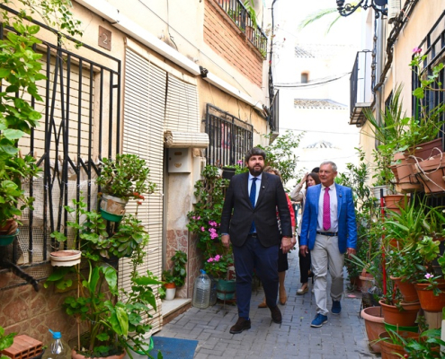 López Miras se reúne con el alcalde de Ojós (2)