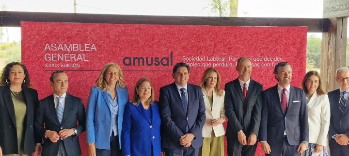 La presidenta de la Asamblea Regional de Murcia, Visitación Martínez, preside el acto de clausura de la XXXIX Asamblea General de AMUSAL