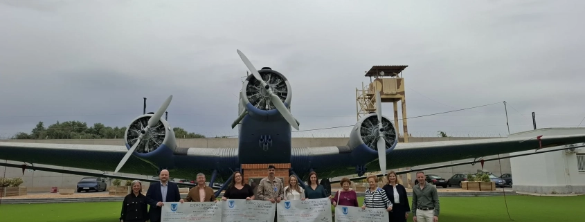 Las cuatro asociaciones beneficiarias de la Carrera Base Aérea de Alcantarilla reciben sus cheques