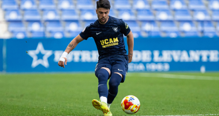 Alvarito jugando en el estadio Heredia 21 La Condomina