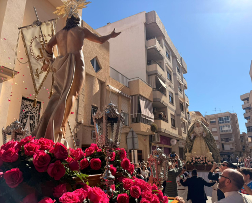 La procesión del Cristo resucitado marca el final de la Semana Santa en Águilas