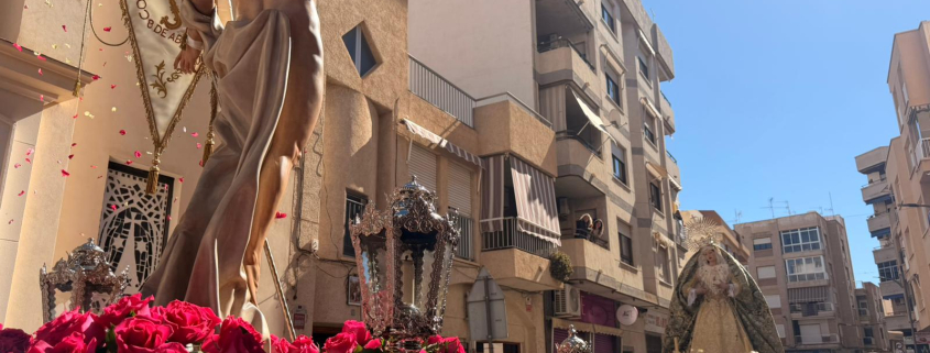 La procesión del Cristo resucitado marca el final de la Semana Santa en Águilas