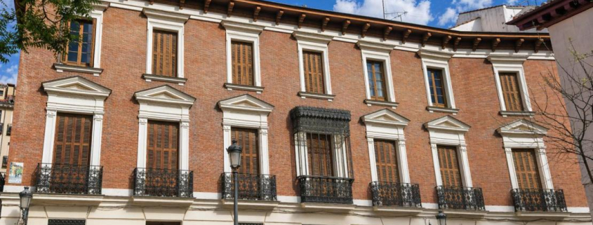 Fachada del Instituto Pontificio JP2 en la Casa de la Familia de Madrid