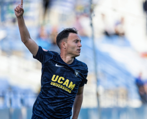 Ale Marín celebra un gol en el estadio Heredia 21 La Condomina