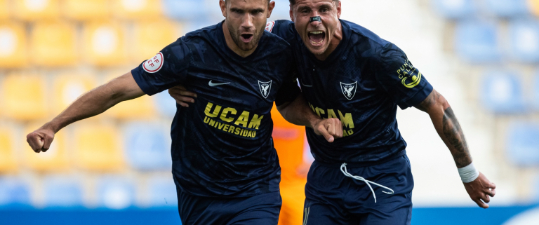 Celebración de Sergi Baldrich y Aquino en el estadio Heredia 21 La Condomina