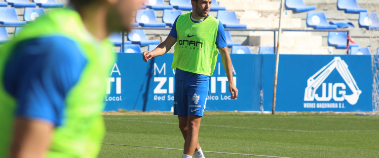 Iván Moreno durante un entrenamiento en el estadio Heredia 21 La Condomina