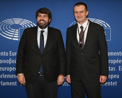 Fernando López Miras se reúne en Bruselas con el jefe de la misión de Ucrania ante la Unión Europea, Vsevolod Chentsov