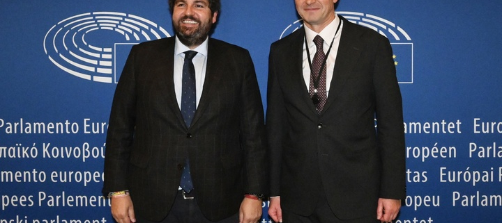 Fernando López Miras se reúne en Bruselas con el jefe de la misión de Ucrania ante la Unión Europea, Vsevolod Chentsov