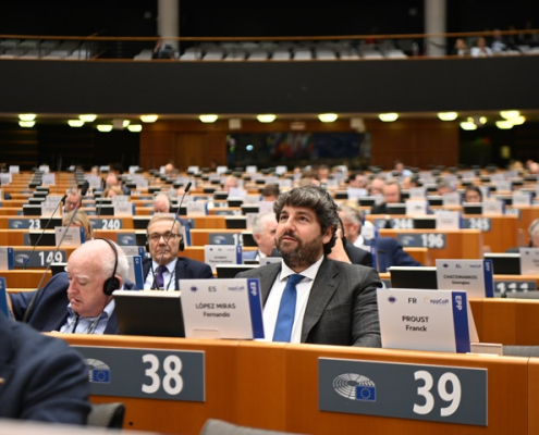 El presidente de la Región de Murcia, Fernando López Miras, habla en el pleno del Comité Europeo de las Regiones