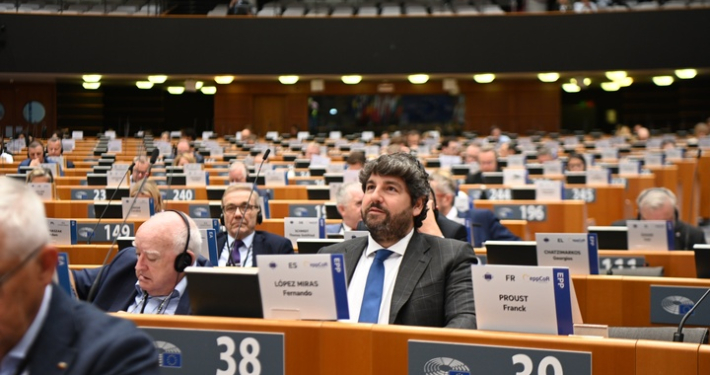 El presidente de la Región de Murcia, Fernando López Miras, habla en el pleno del Comité Europeo de las Regiones