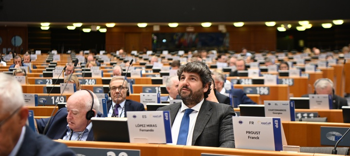 El presidente de la Región de Murcia, Fernando López Miras, habla en el pleno del Comité Europeo de las Regiones