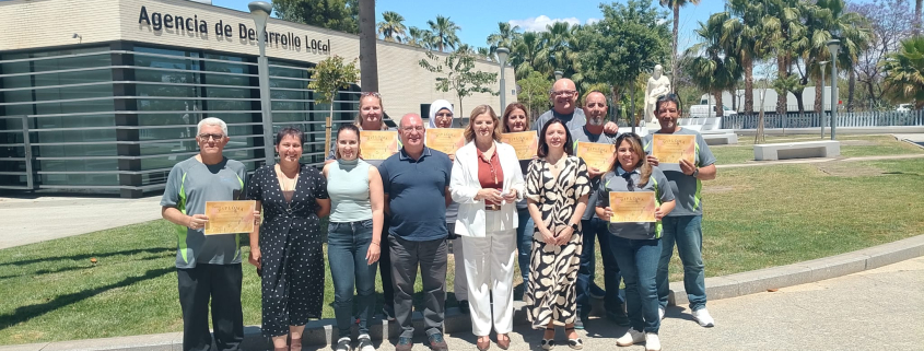Diez estudiantes trabajadores transforman los espacios verdes de Alcantarilla a través de un programa de formación y empleo