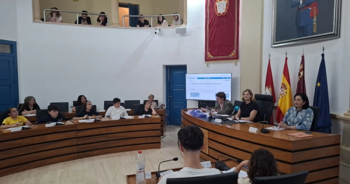 Niños y adolescentes de Alcantarilla celebran el pleno del organismo de participación de la infancia y la adolescencia