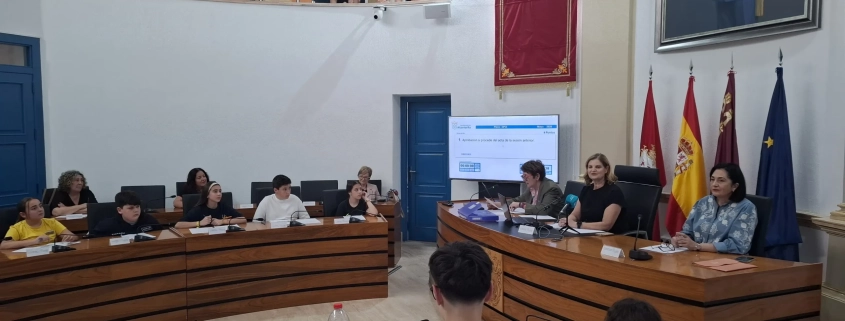 Niños y adolescentes de Alcantarilla celebran el pleno del organismo de participación de la infancia y la adolescencia