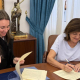 Ishtar Espejo, directora de la Fundación Aladina, y María Dolores García, presidenta de la UCAM, durante la firma del convenio.