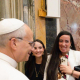 Mª Dolores García saluda al Papa León XIV